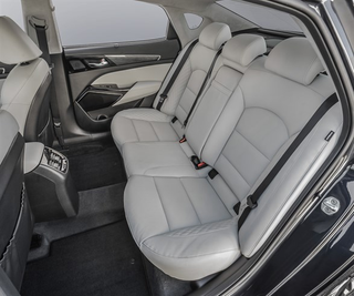 Illustration for article titled Where to Find the "Kia Quirk" Inside of the New 2017 Kia Cadenza